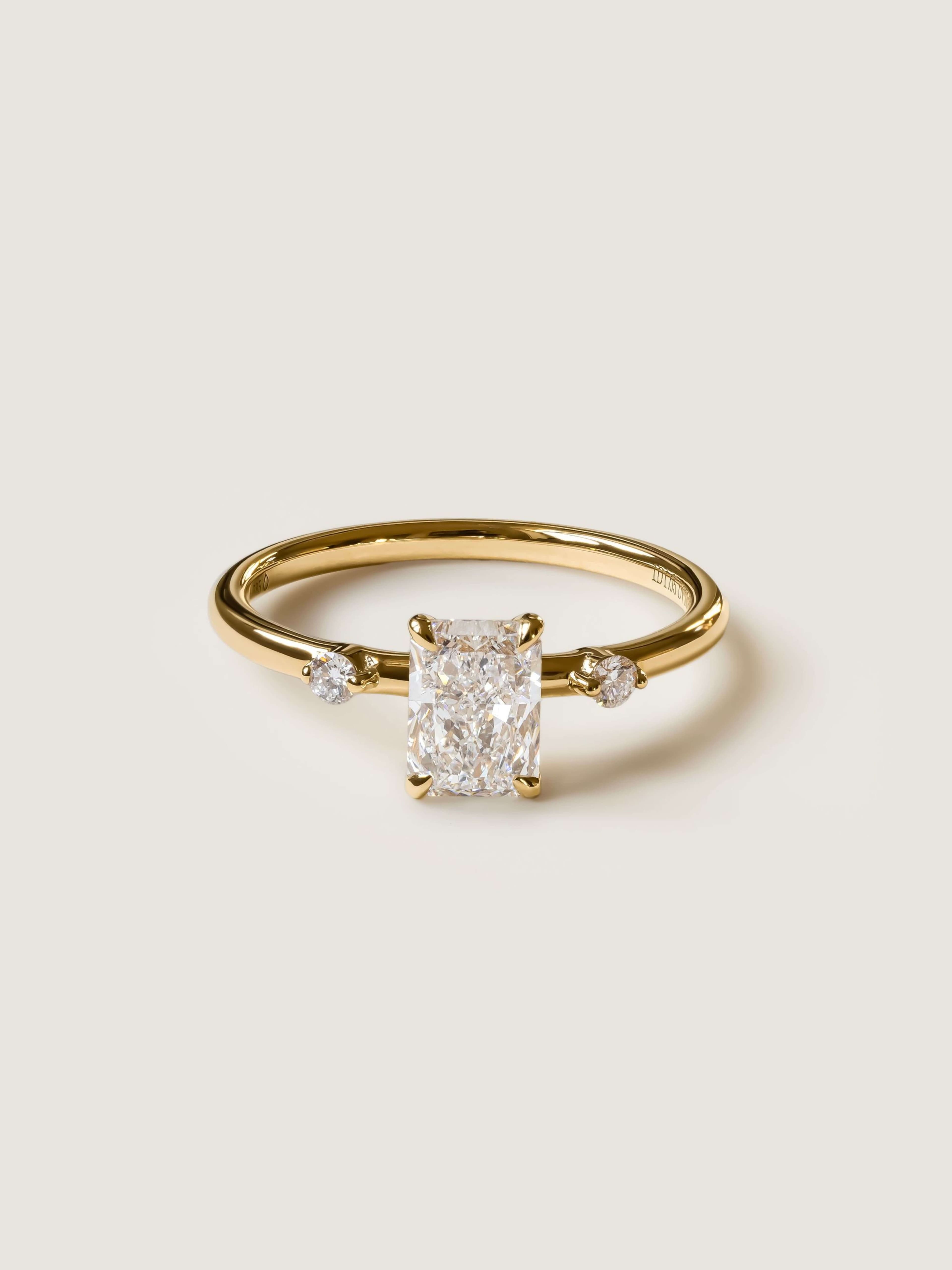 Evania Ring in yellow gold