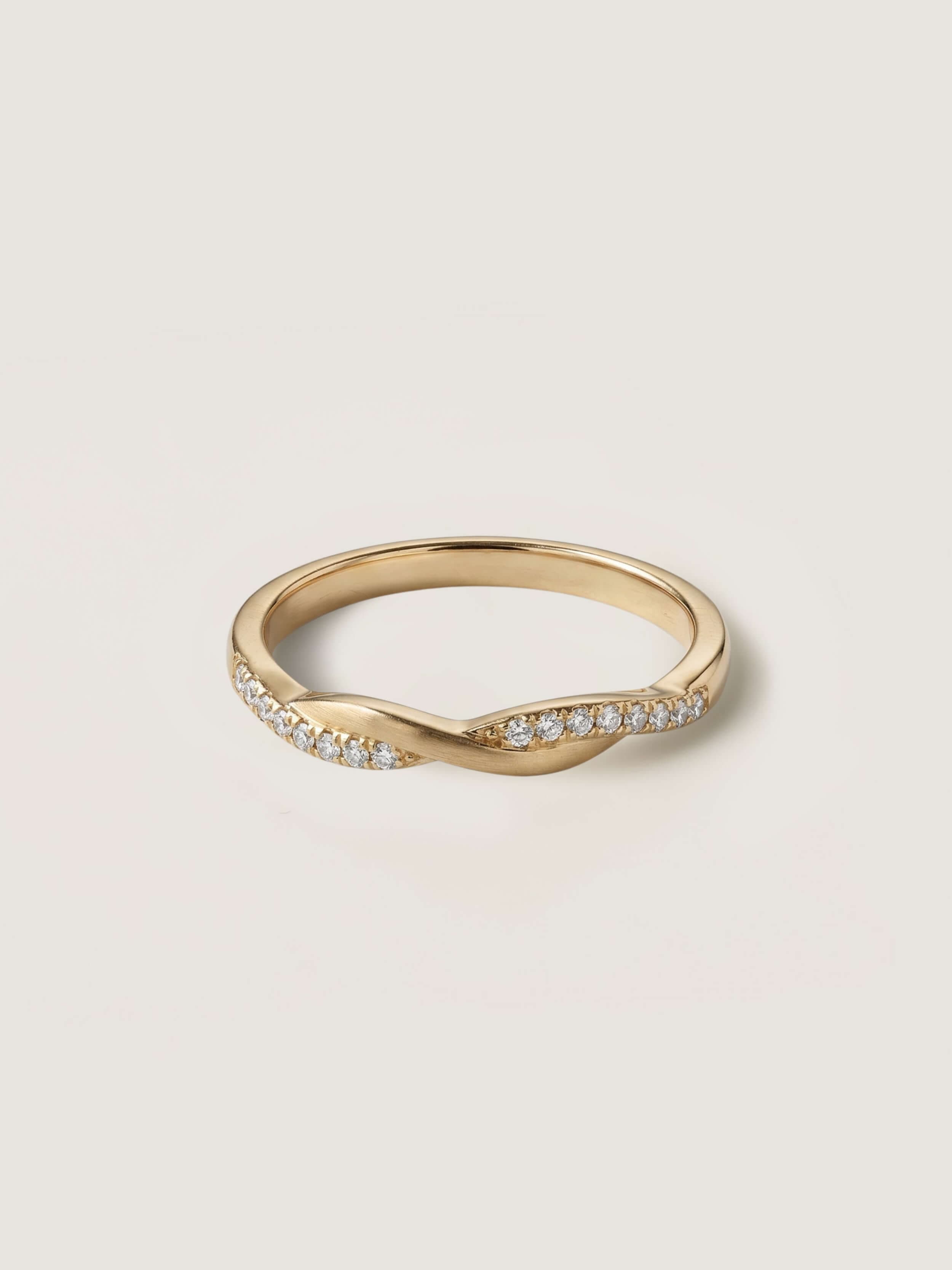 Infinity Pavé Ring in yellow gold