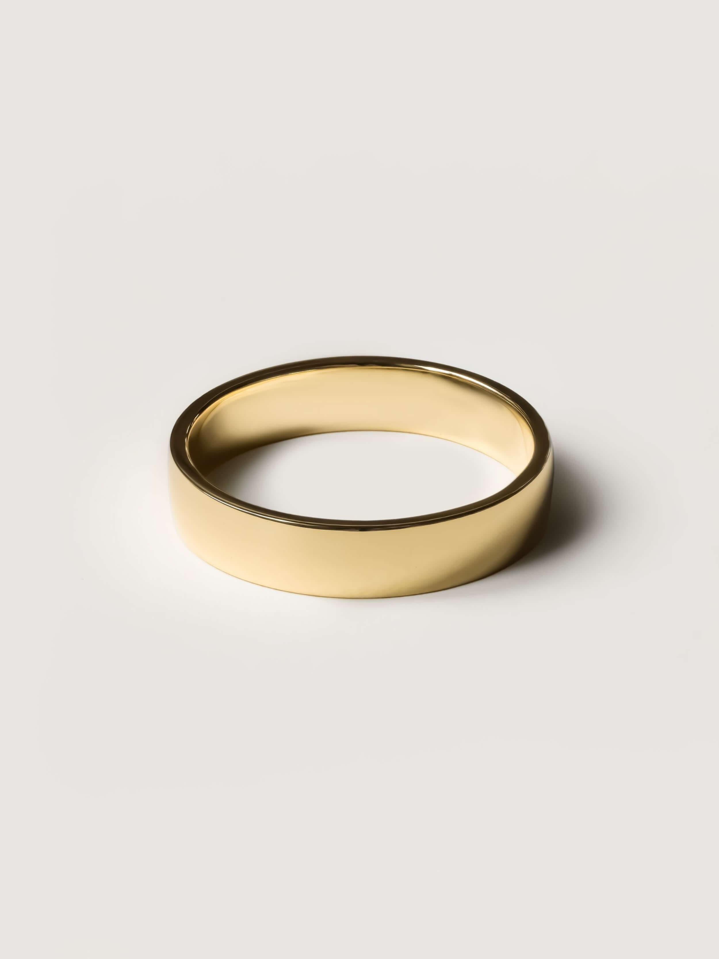 Classic 5mm Wedding Ring in Yellow Gold