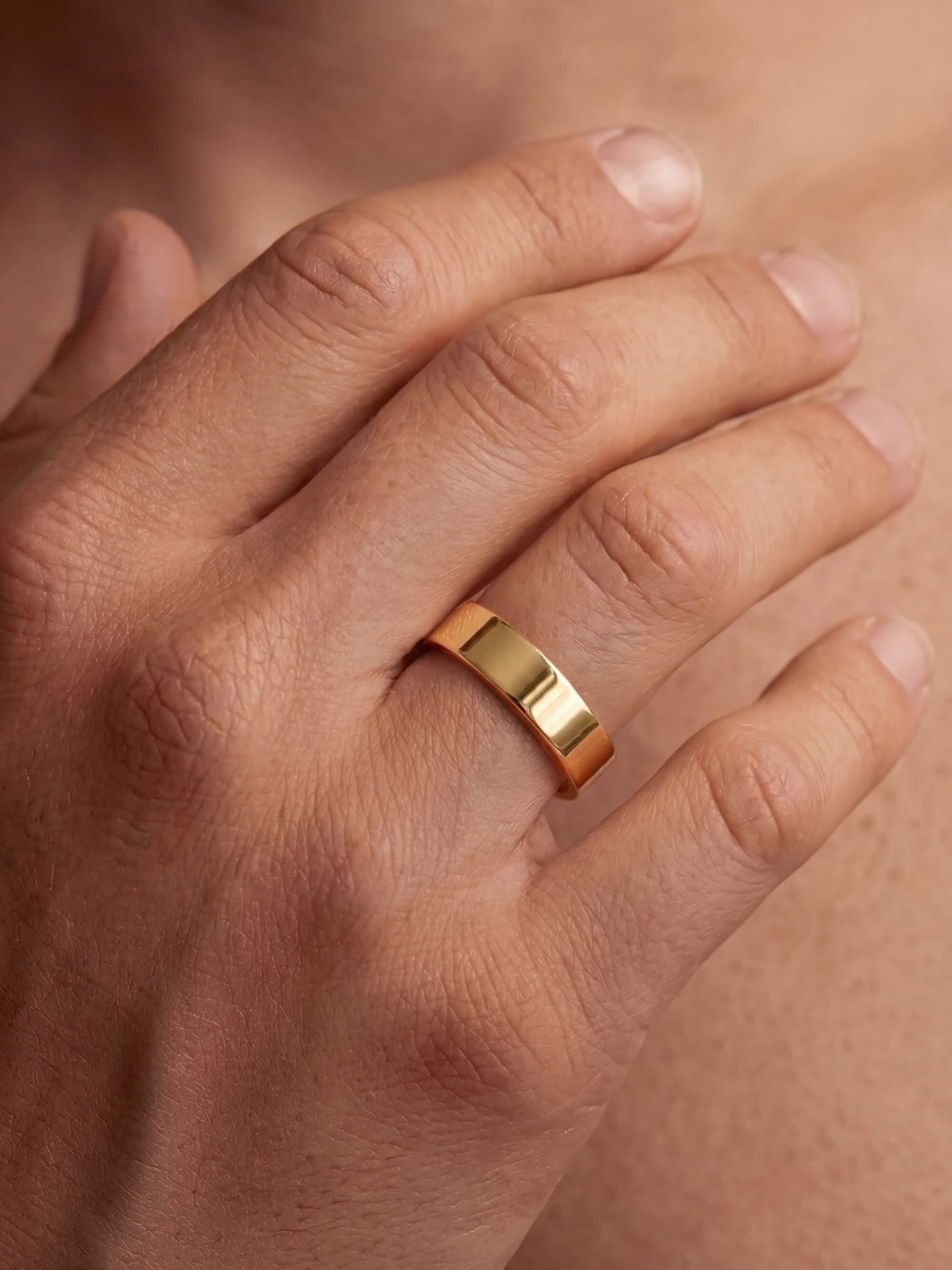 Classic 5mm Wedding Ring with hand