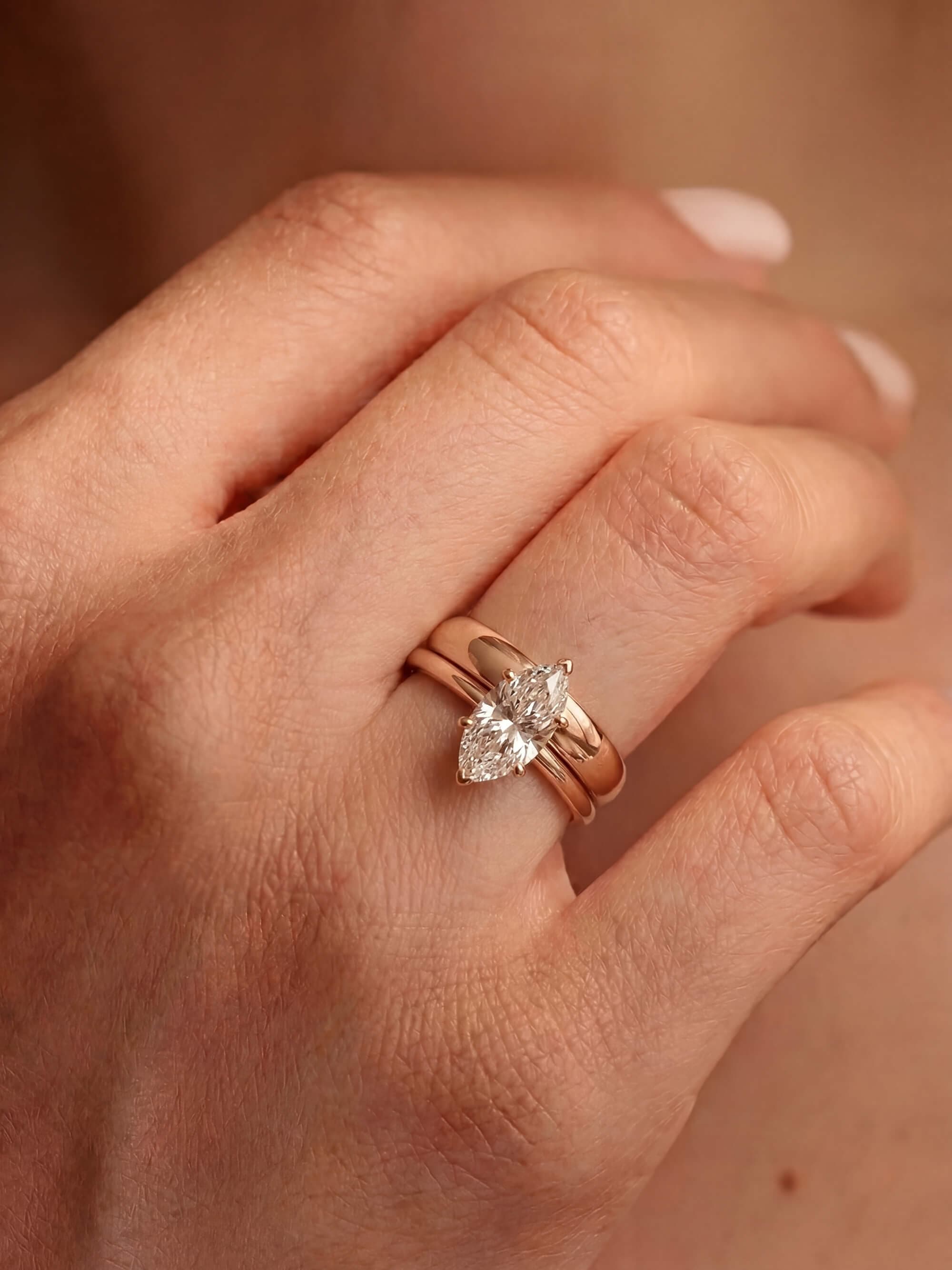 Classic 5 mm half-round wedding ring combined view v2