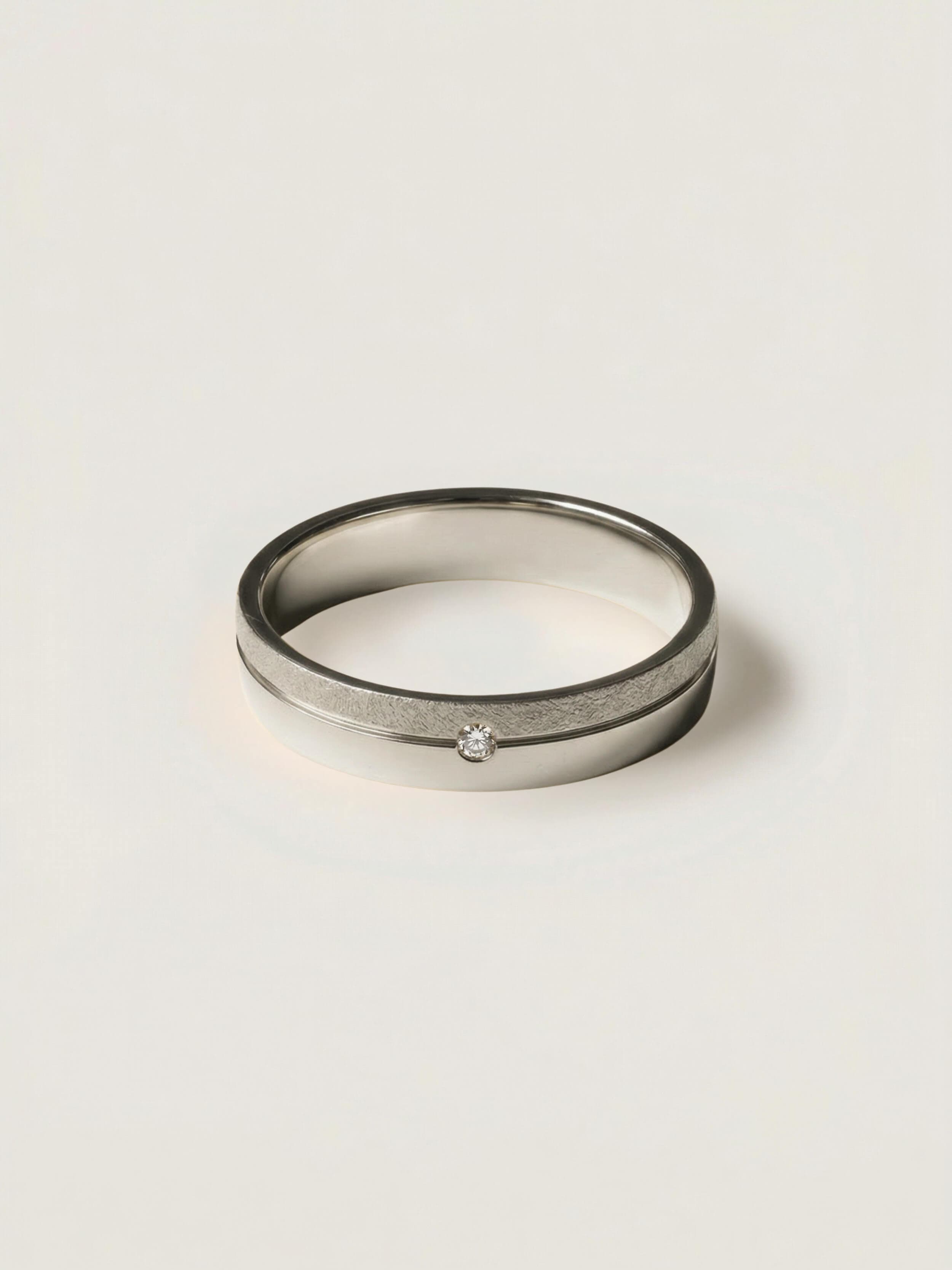 Brilliant Relief Ring in White Gold