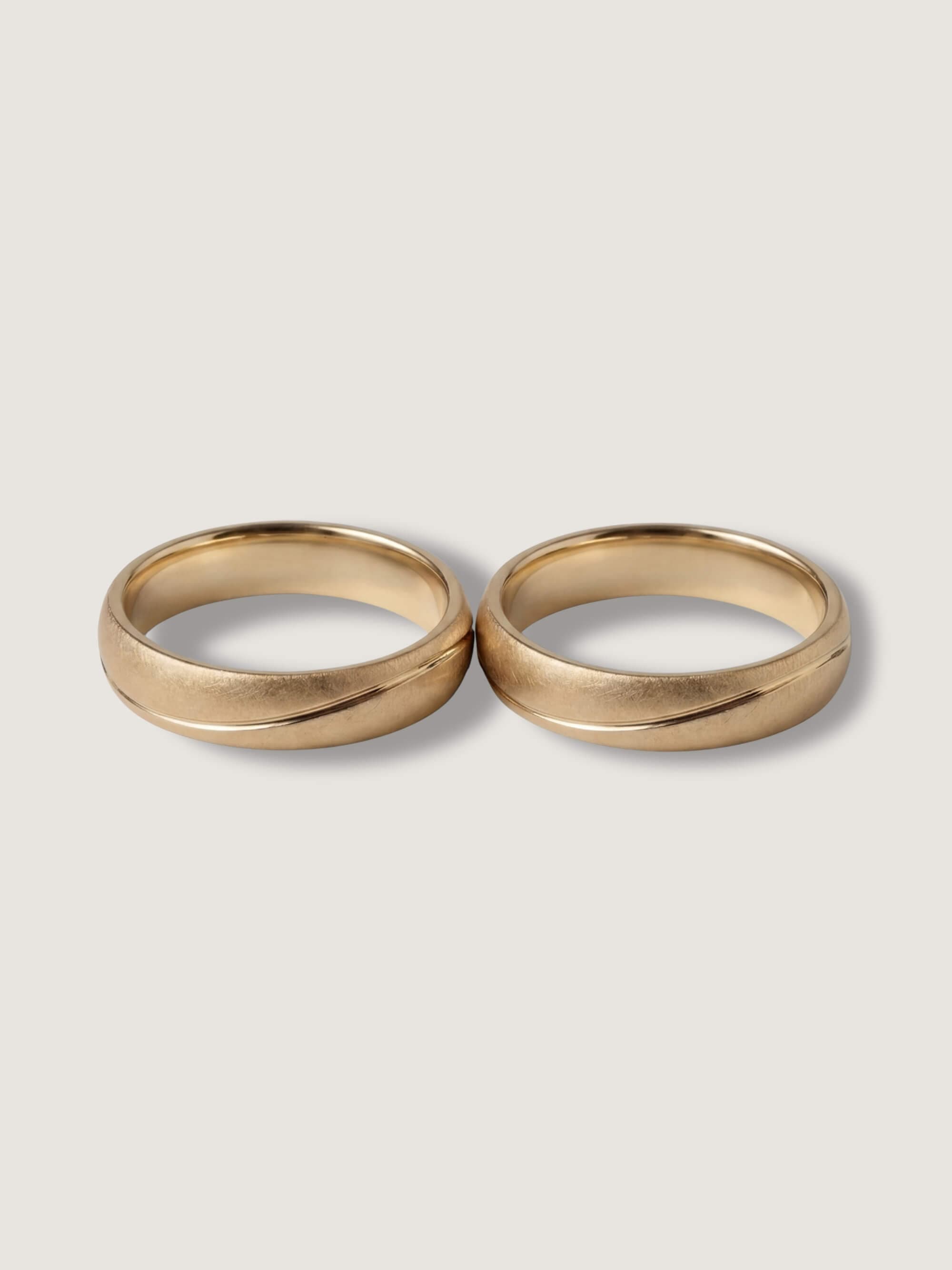 Waves Duo Wedding Rings in Yellow Gold